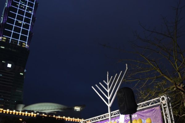 chanukah menorah taipei 101