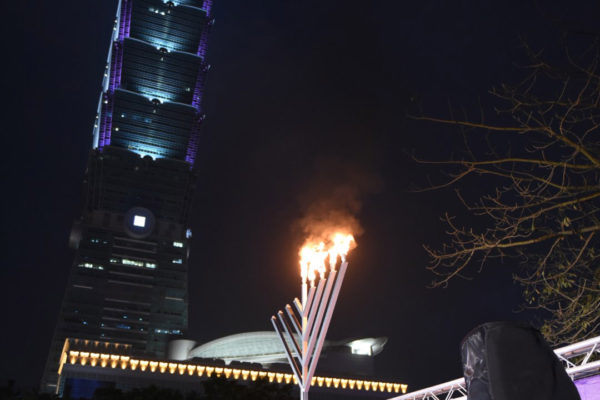 D75_2012 (Large)-taipei101-menorah-compressed