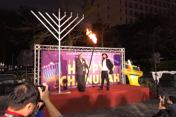 rep-omer-rabbi-lighting