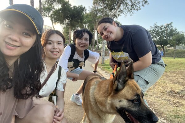 在以色列的公園遇到巴勒斯坦女孩跟他聊天